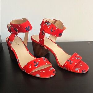 Nine West ladies size 7.5 Red Floral Heeled Sandals